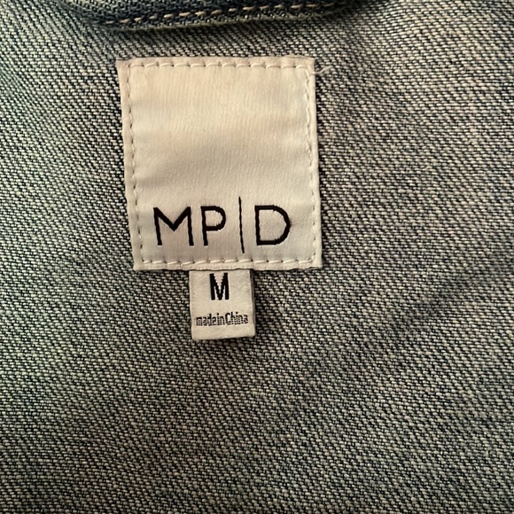 MP| D Denim jacket with beautiful embroidered back - Picture 3 of 3